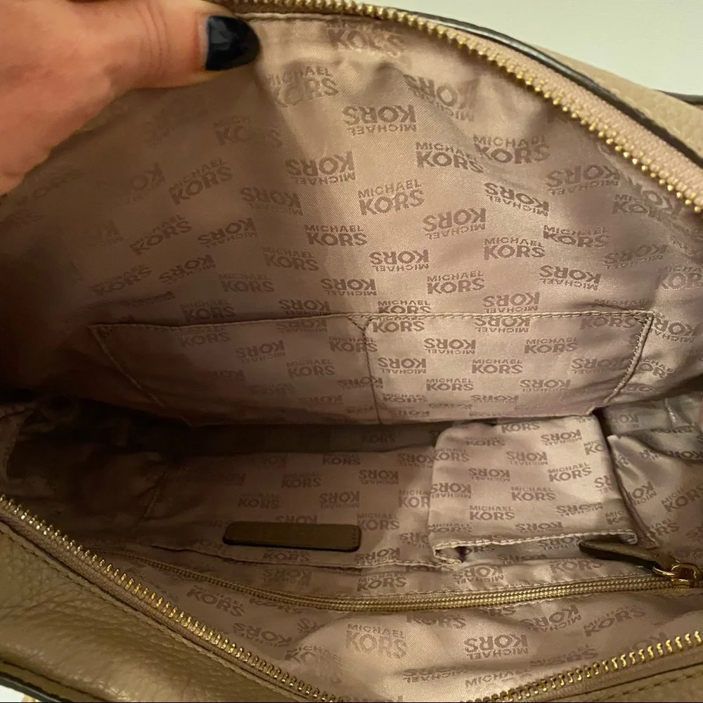 MICHAEL KORS BAG TOTE LONG STRAP TAUPE TAN GRAY PEBBLED LEATHER ZIP TOP